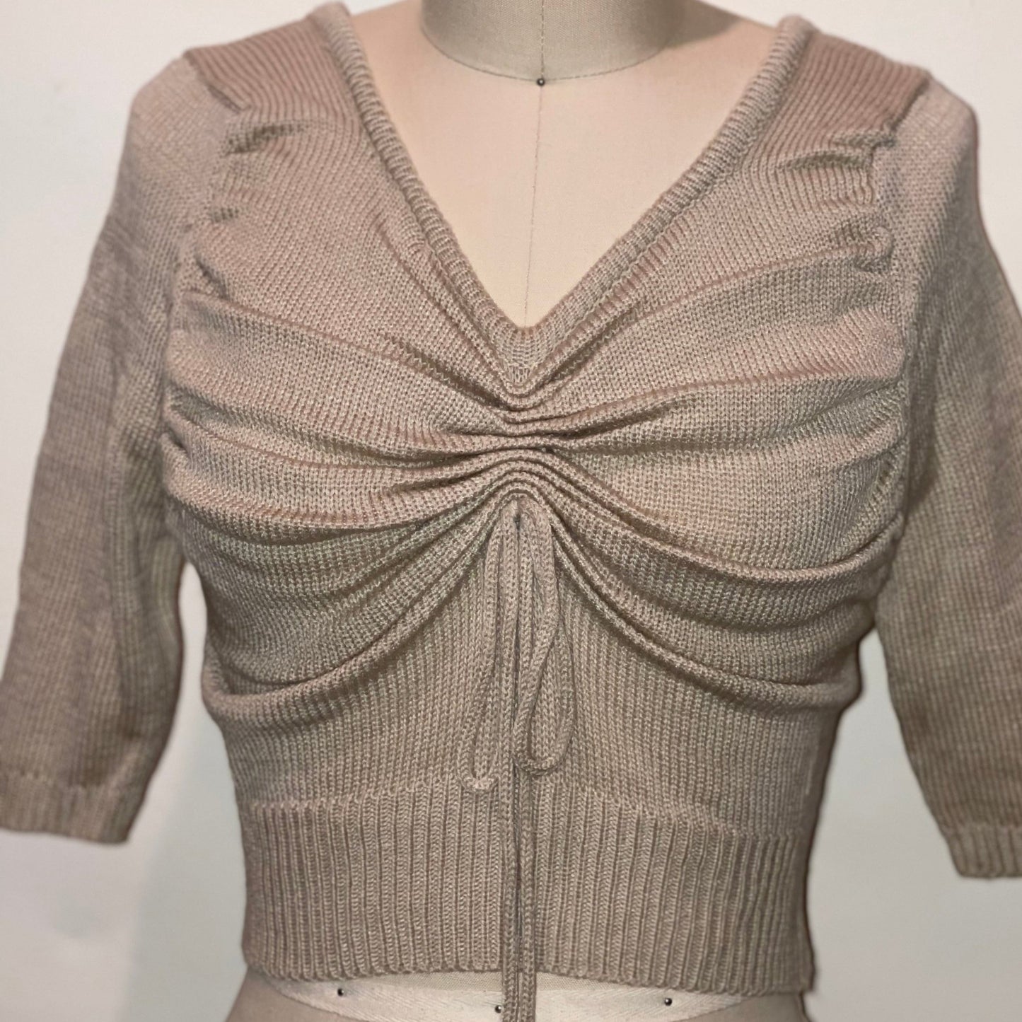Bijoux Goddess Three Quarter Sleeve Knit Crop Top - Camaroha Sutra