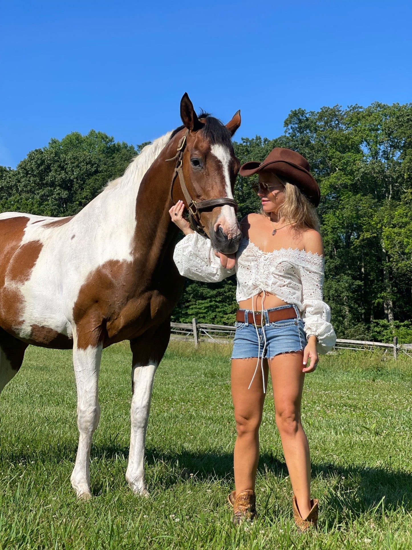 Eyelet Crop Long Sleeve - Camaroha Sutra