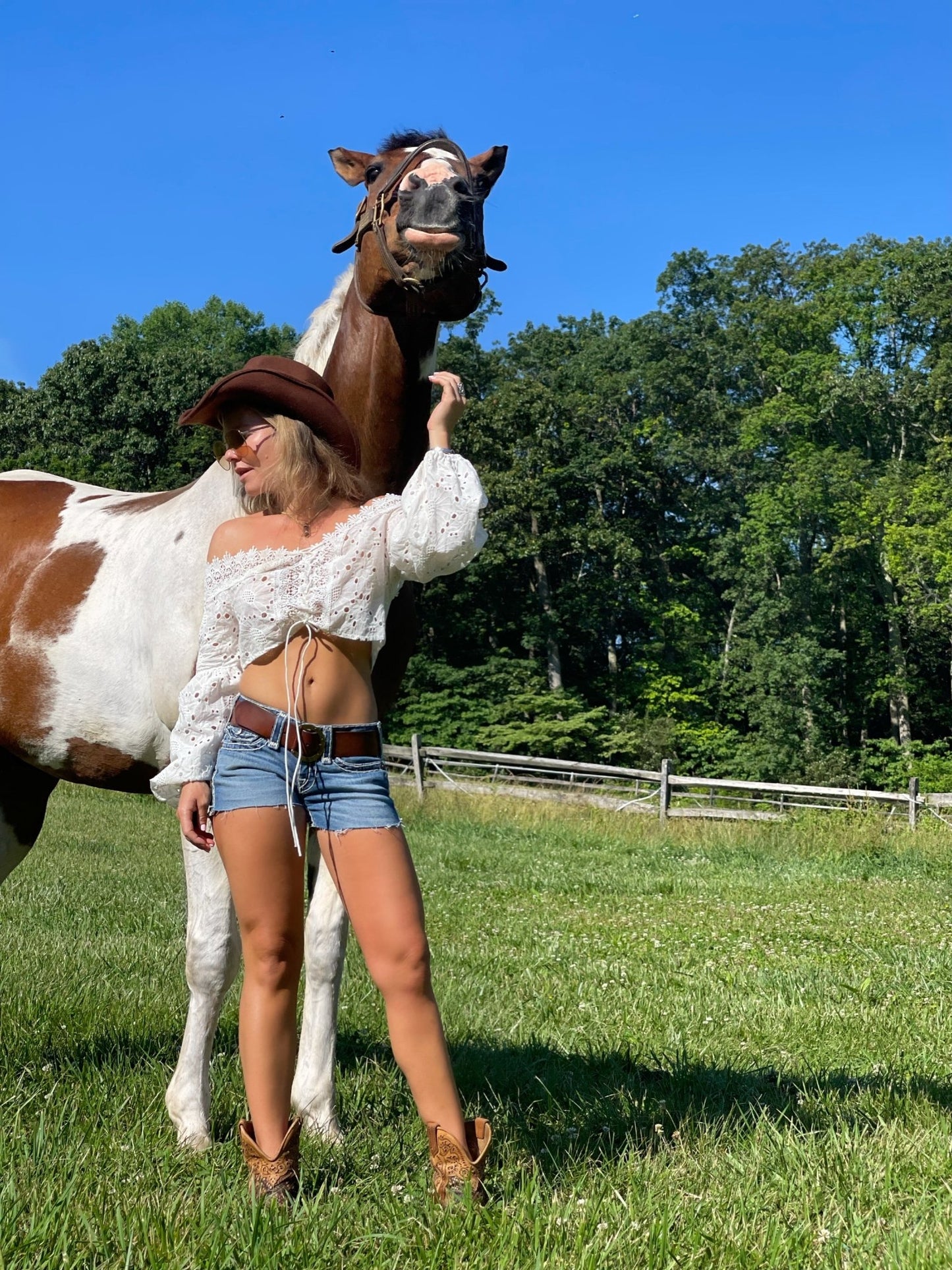 Eyelet Crop Long Sleeve - Camaroha Sutra