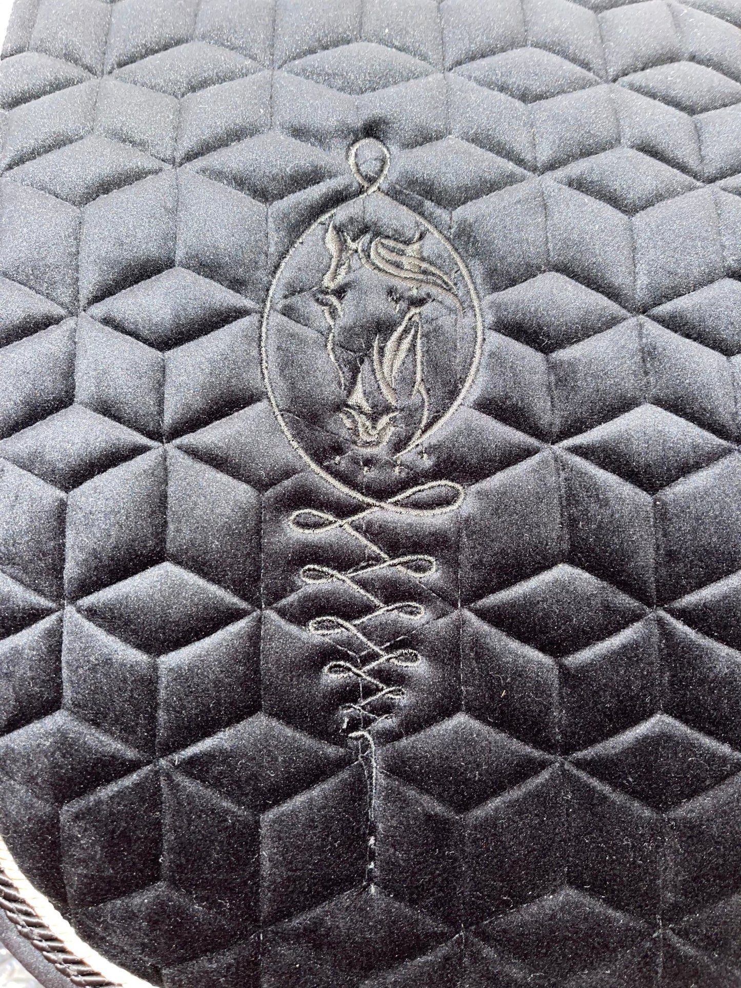 Velvet Jumping Saddle Pad - Camaroha Sutra