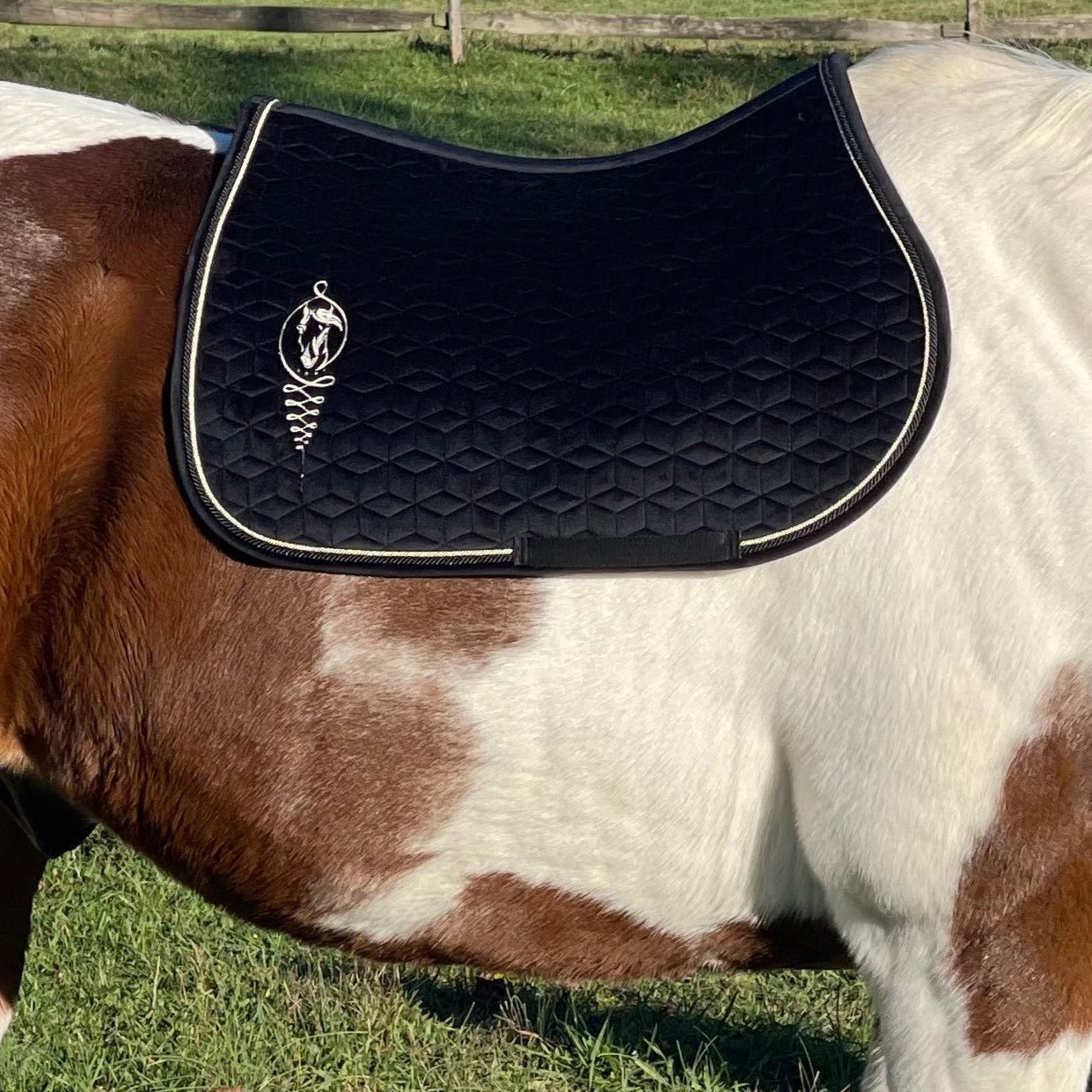 Velvet Jumping Saddle Pad - Camaroha Sutra