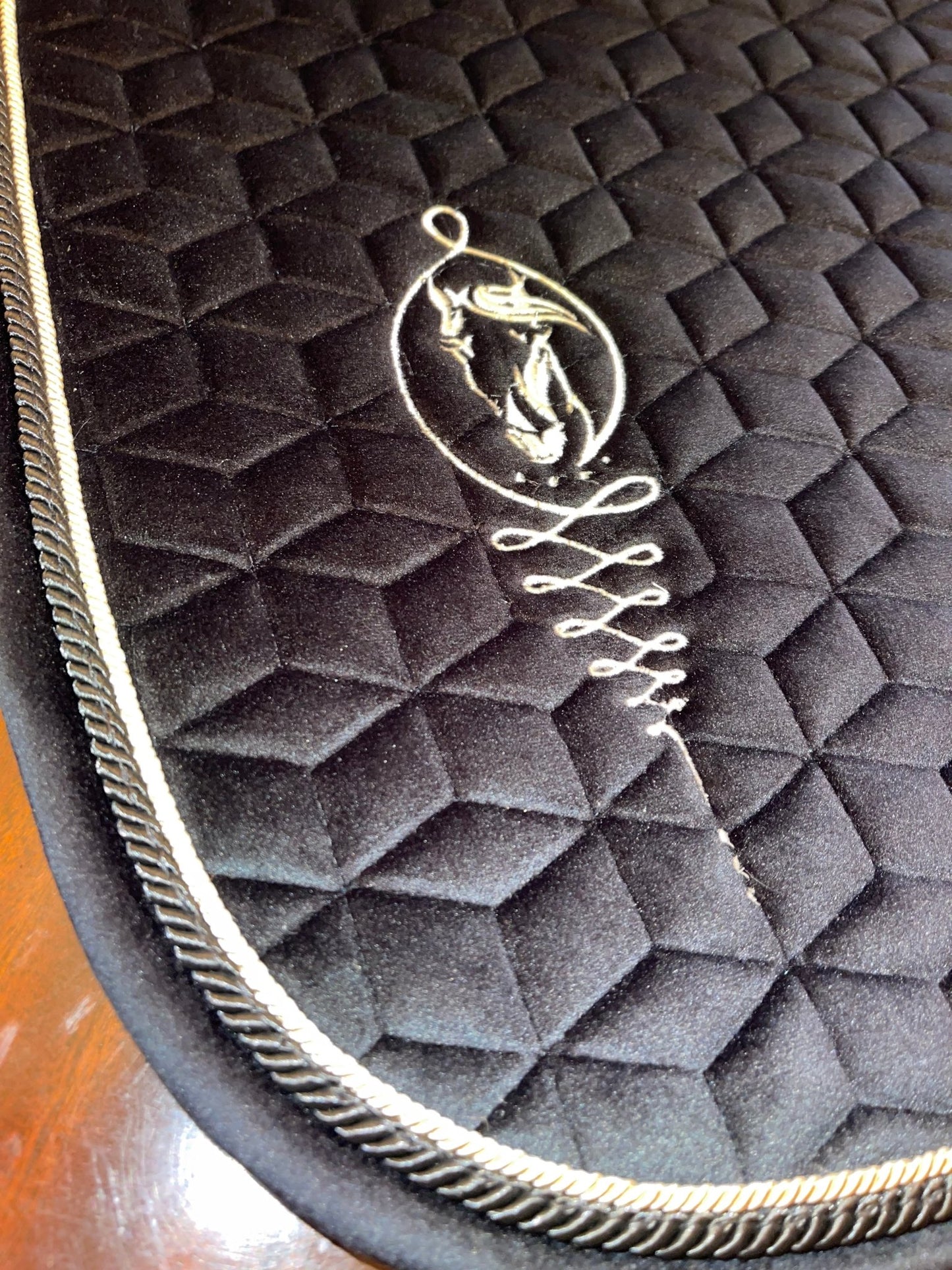 Velvet Jumping Saddle Pad - Camaroha Sutra